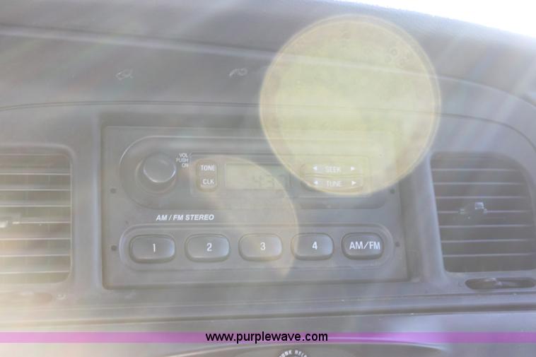 image for item B8908 2004 Ford Crown Victoria Police Interceptor