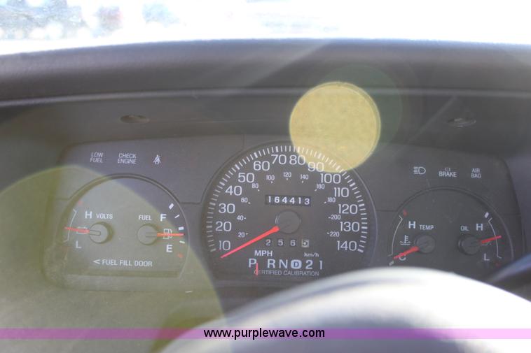 image for item B8908 2004 Ford Crown Victoria Police Interceptor