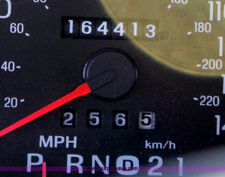 image for item B8908 2004 Ford Crown Victoria Police Interceptor