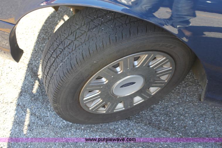 image for item B8908 2004 Ford Crown Victoria Police Interceptor