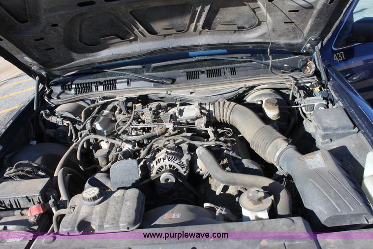 image for item B8908 2004 Ford Crown Victoria Police Interceptor