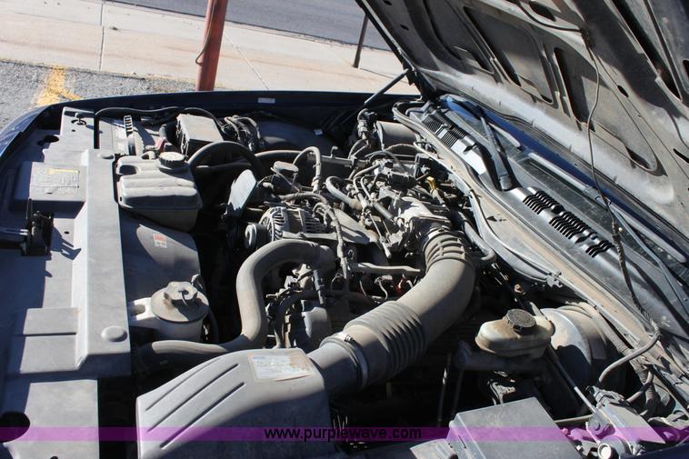 image for item B8908 2004 Ford Crown Victoria Police Interceptor