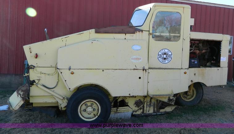 image for item D8690 1964 Wayne 970 street sweeper