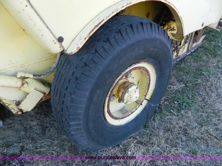 image for item D8690 1964 Wayne 970 street sweeper