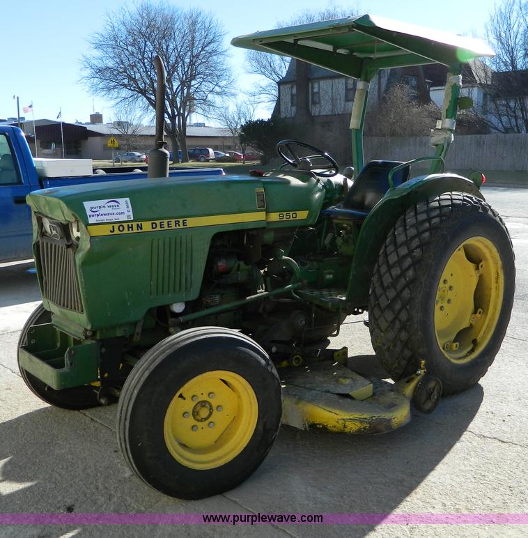 image for item D8695 1979 John Deere 950 tractor