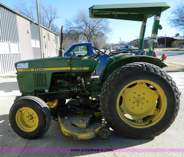 image for item D8695 1979 John Deere 950 tractor