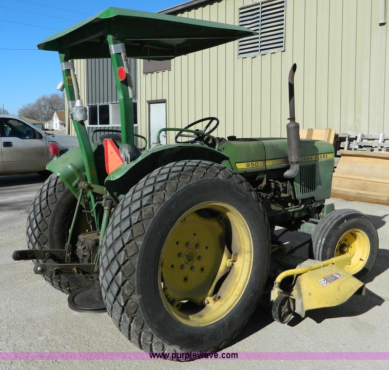 image for item D8695 1979 John Deere 950 tractor