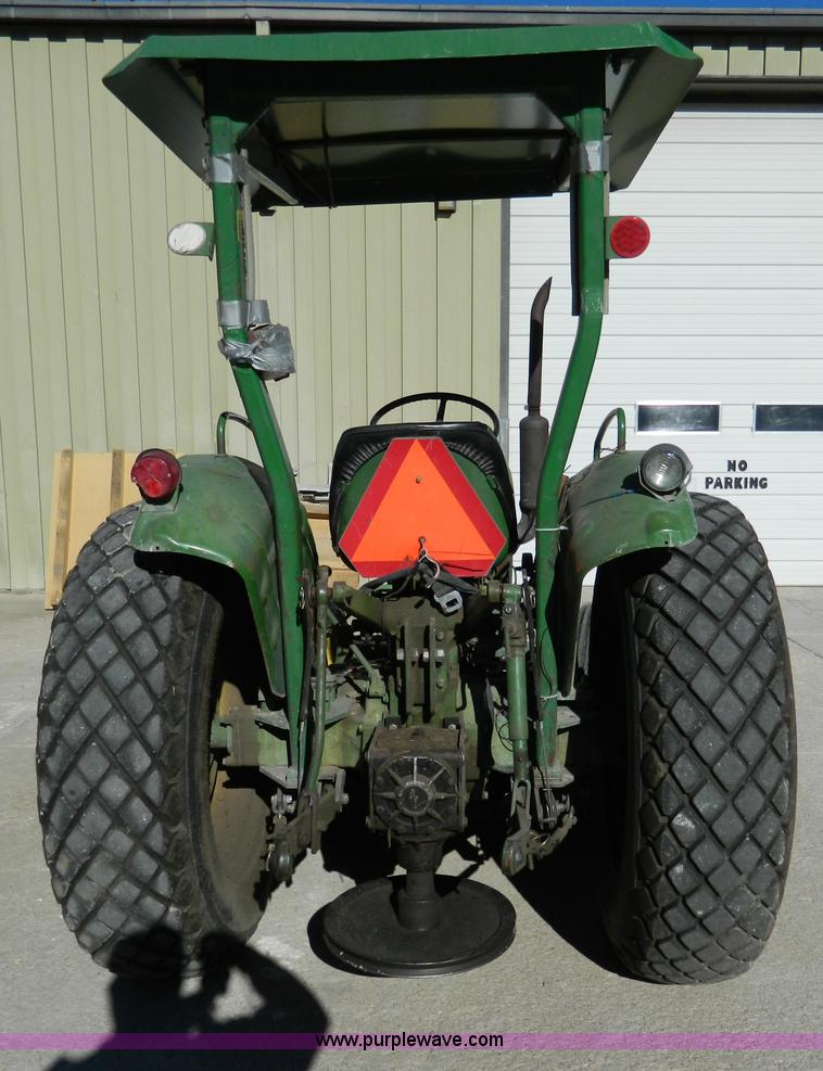 image for item D8695 1979 John Deere 950 tractor