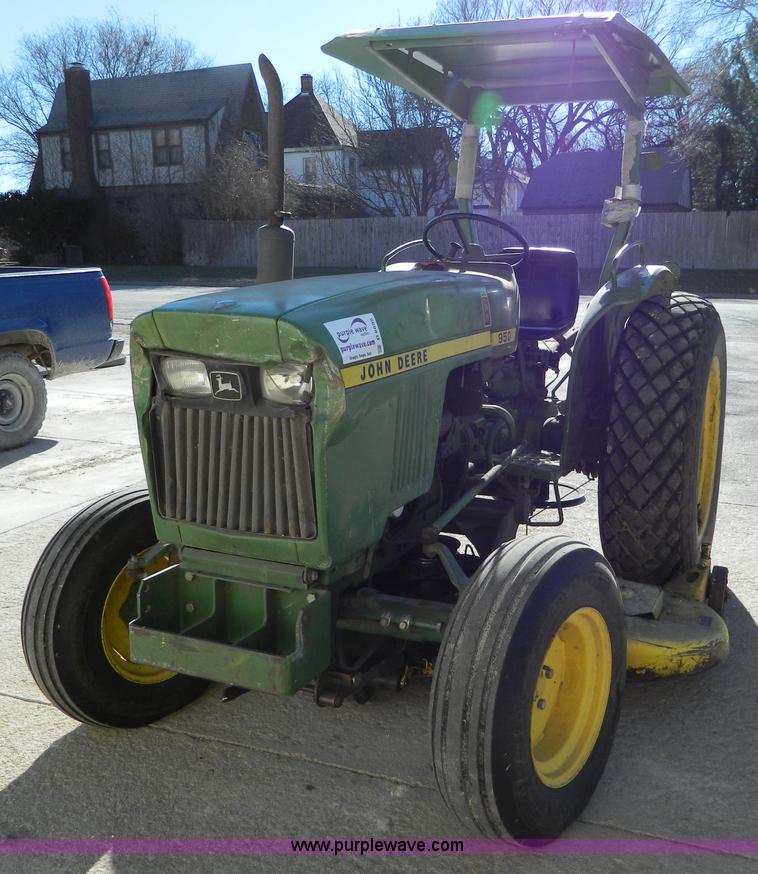 image for item D8695 1979 John Deere 950 tractor