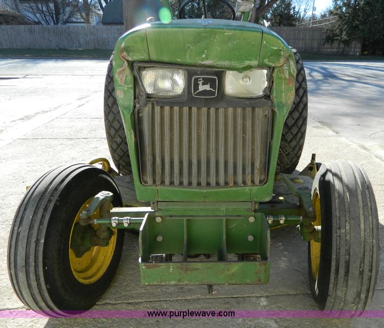 image for item D8695 1979 John Deere 950 tractor