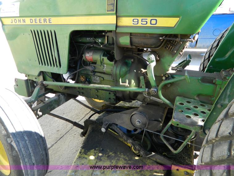 image for item D8695 1979 John Deere 950 tractor
