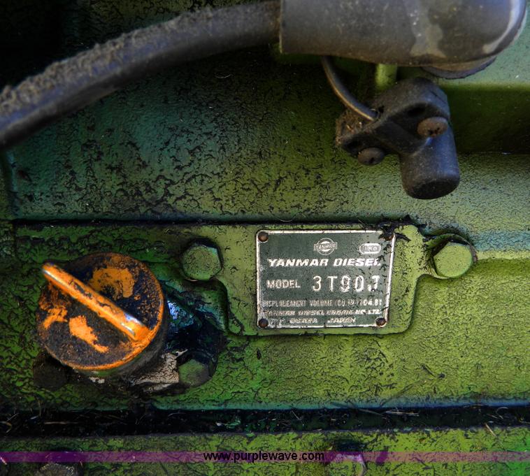 image for item D8695 1979 John Deere 950 tractor