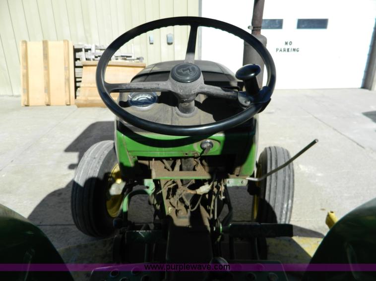 image for item D8695 1979 John Deere 950 tractor