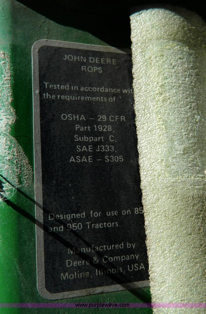 image for item D8695 1979 John Deere 950 tractor