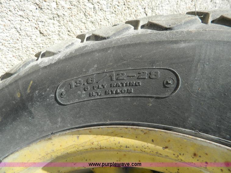 image for item D8695 1979 John Deere 950 tractor