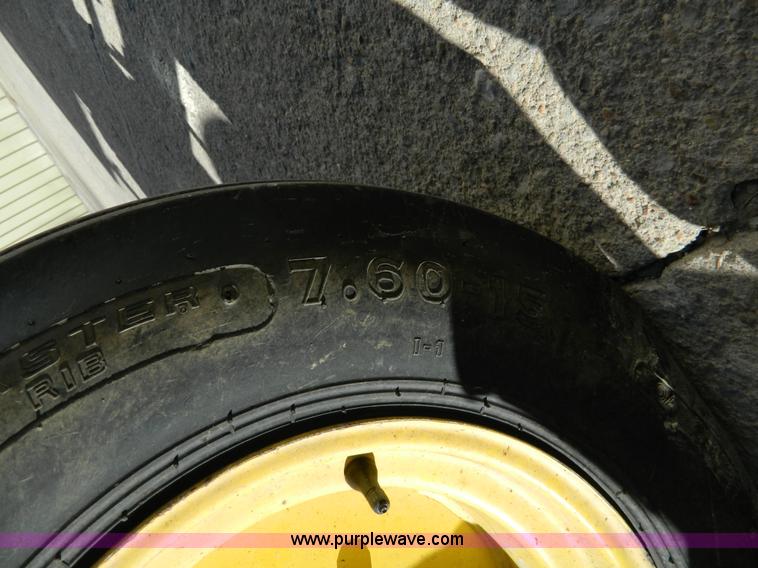 image for item D8695 1979 John Deere 950 tractor