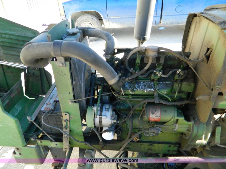image for item D8695 1979 John Deere 950 tractor