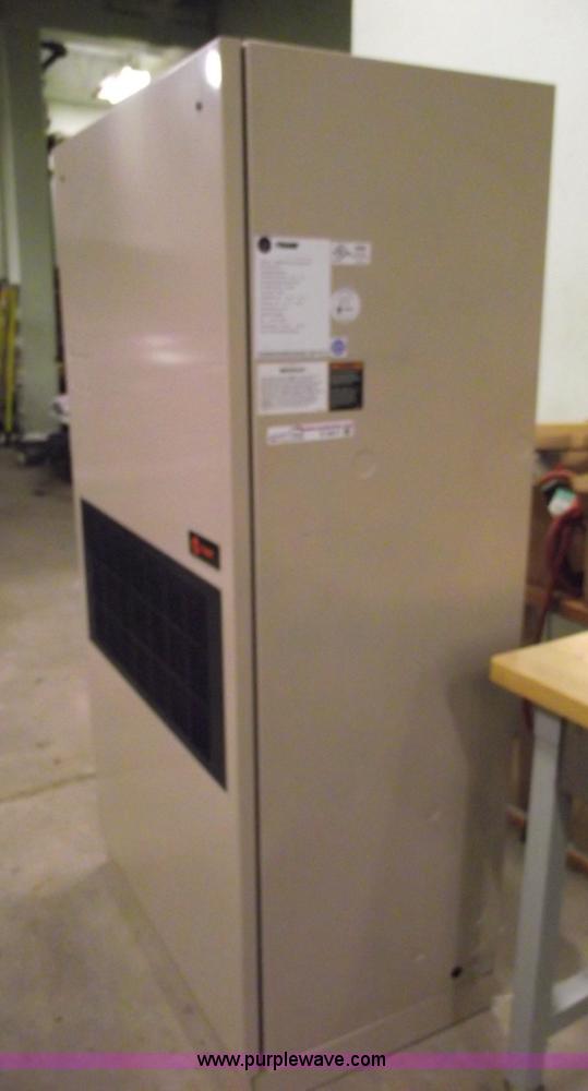 image for item E9517 Trane  stand alone cooling unit