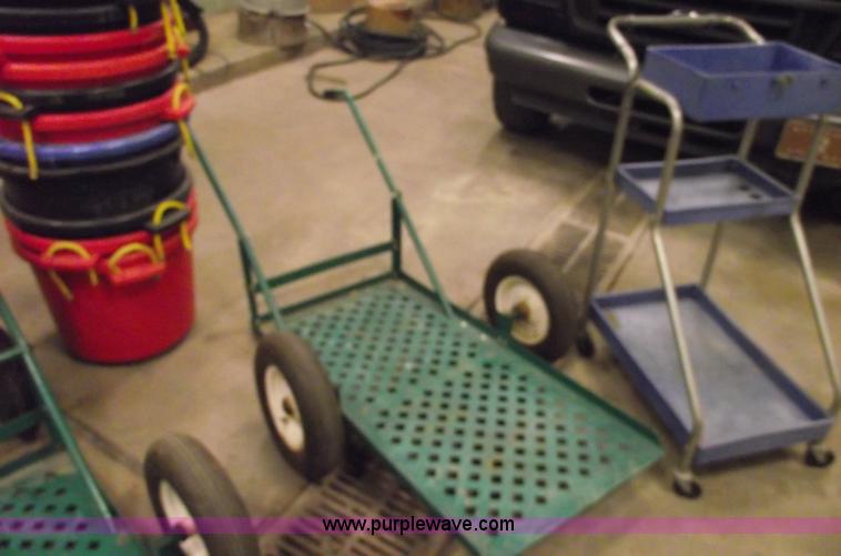 image for item E9518 Assorted outdoor supplies