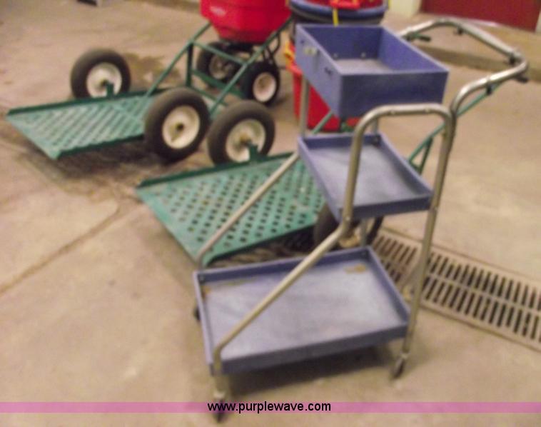 image for item E9518 Assorted outdoor supplies