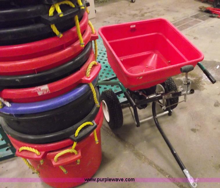 image for item E9518 Assorted outdoor supplies