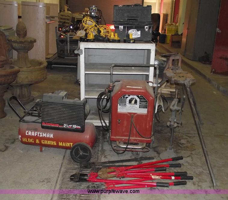 image for item E9520 Assorted shop equipment