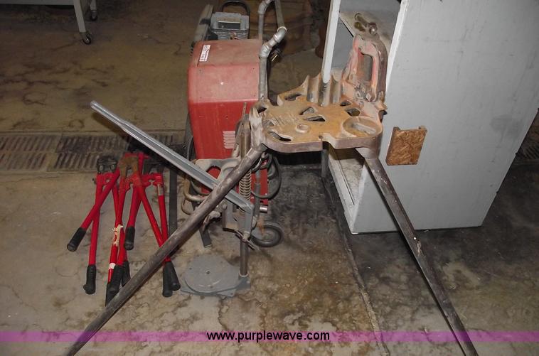 image for item E9520 Assorted shop equipment