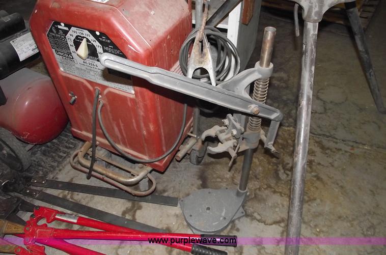 image for item E9520 Assorted shop equipment