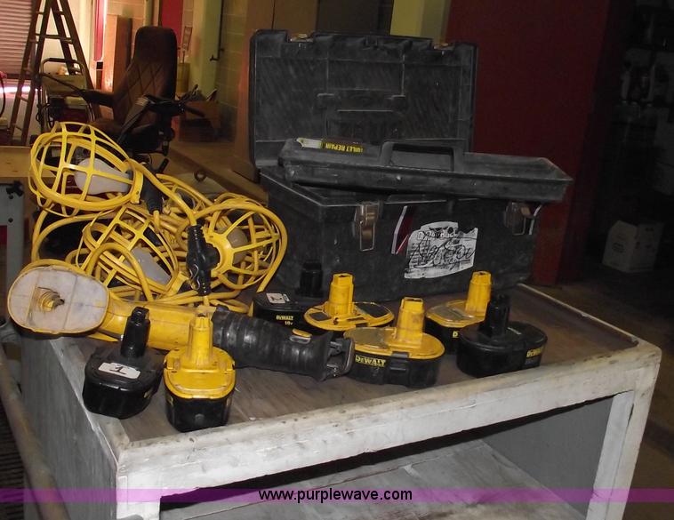 image for item E9520 Assorted shop equipment