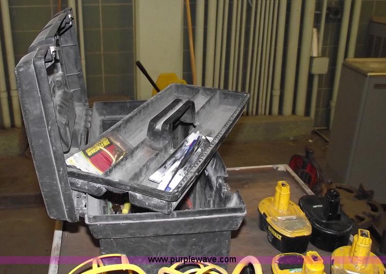 image for item E9520 Assorted shop equipment