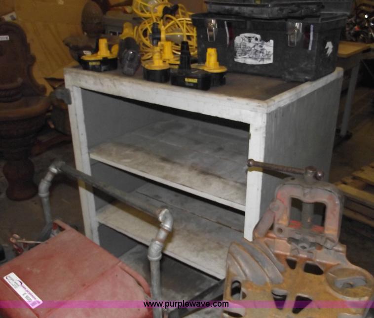 image for item E9520 Assorted shop equipment