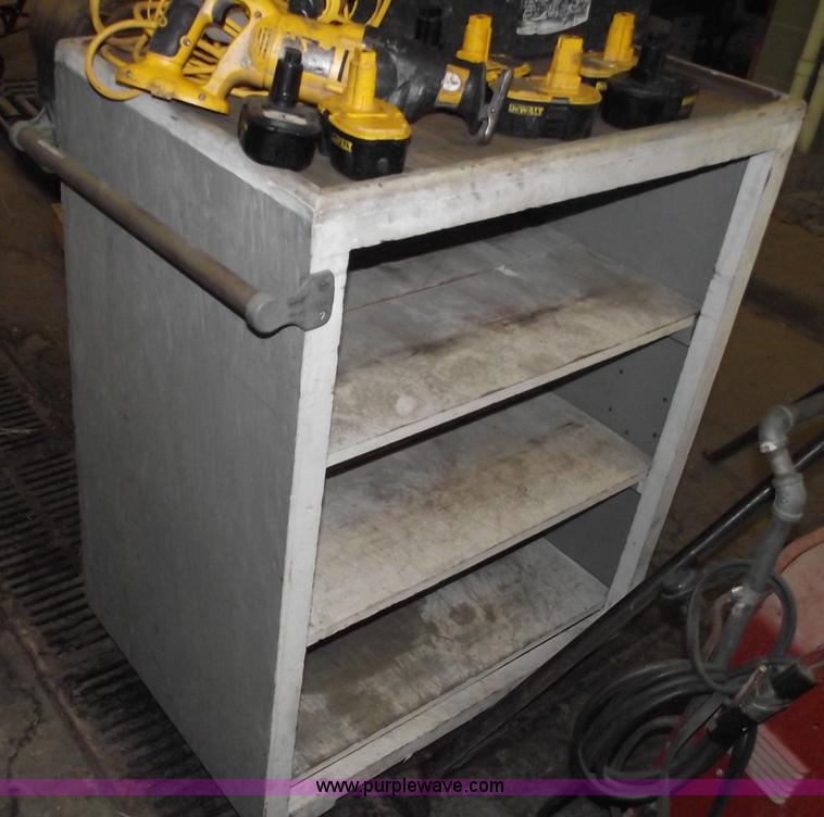 image for item E9520 Assorted shop equipment