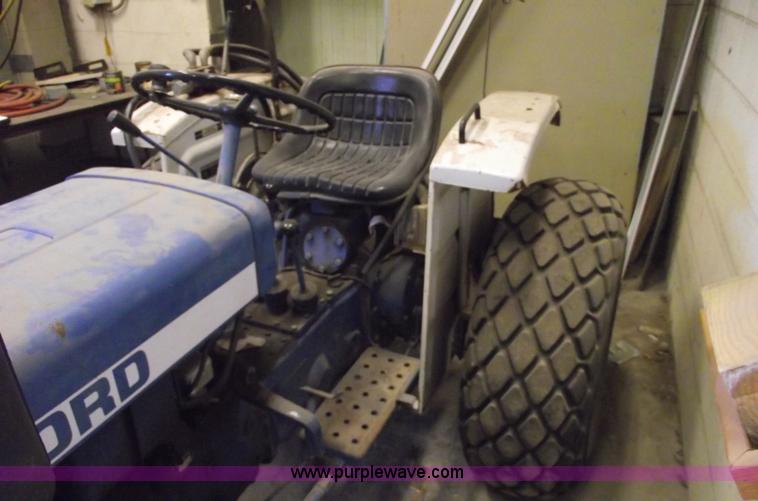 image for item E9521 Ford 1600  tractor