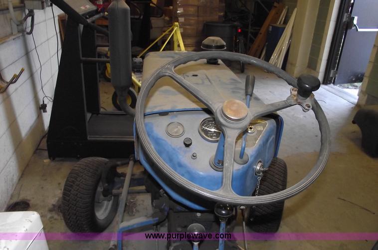 image for item E9521 Ford 1600  tractor
