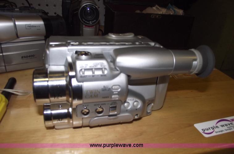 image for item E9526 Assorted electronics and baseball cards