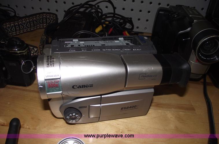 image for item E9526 Assorted electronics and baseball cards