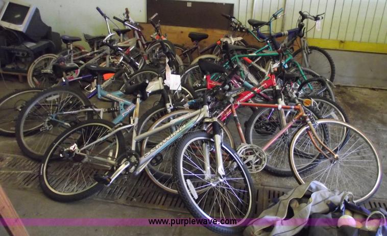 image for item E9532 (14) Assorted bicycles