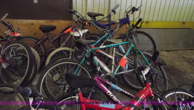 image for item E9532 (14) Assorted bicycles