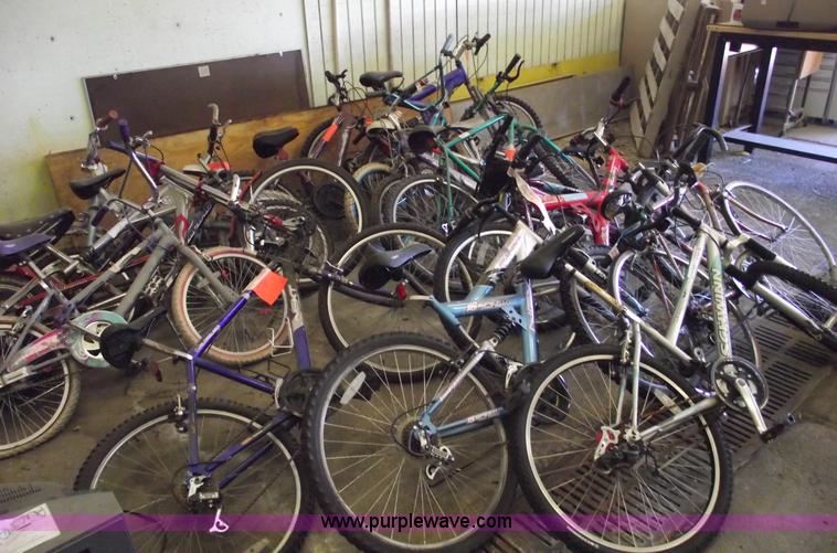 image for item E9532 (14) Assorted bicycles