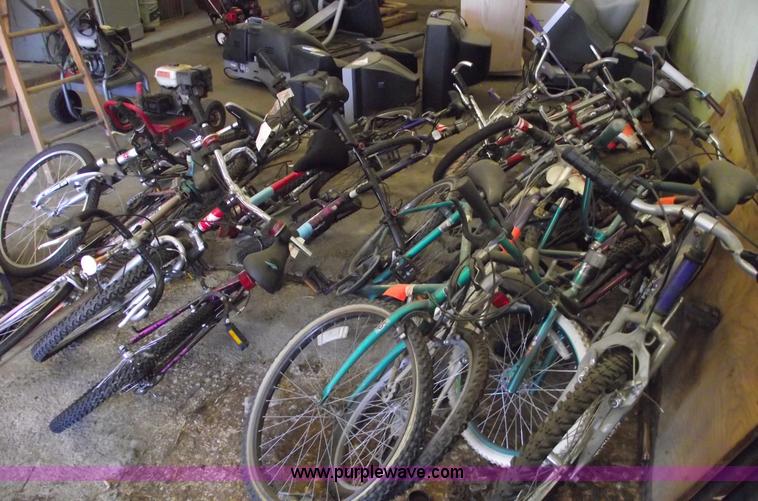 image for item E9532 (14) Assorted bicycles