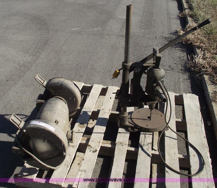 image for item E9537 Black and Decker bench grinder and drill press