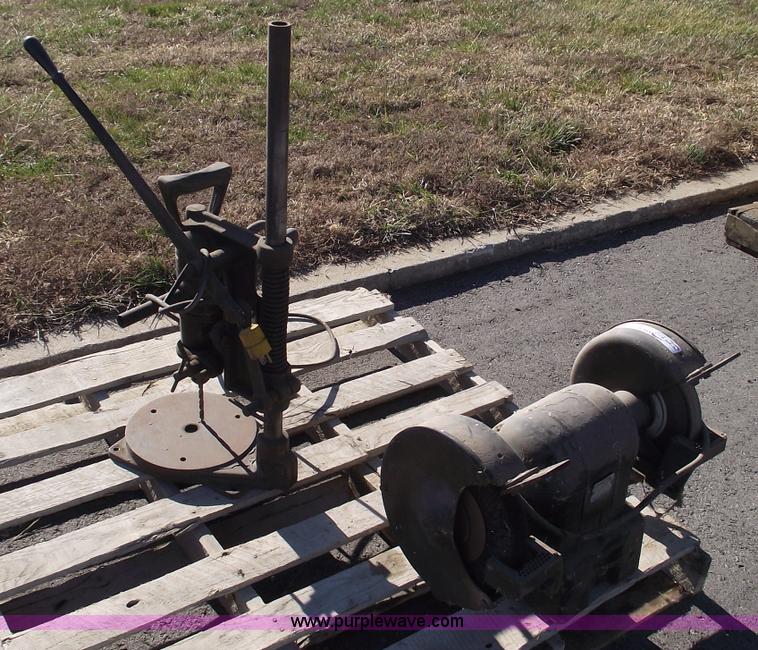 image for item E9537 Black and Decker bench grinder and drill press