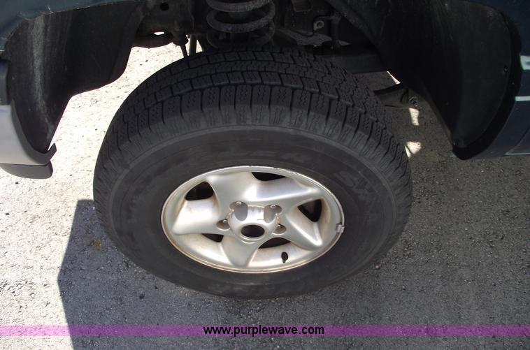 image for item E9541 1998 Dodge 1500 Laramie SLT 4x4 pickup truck