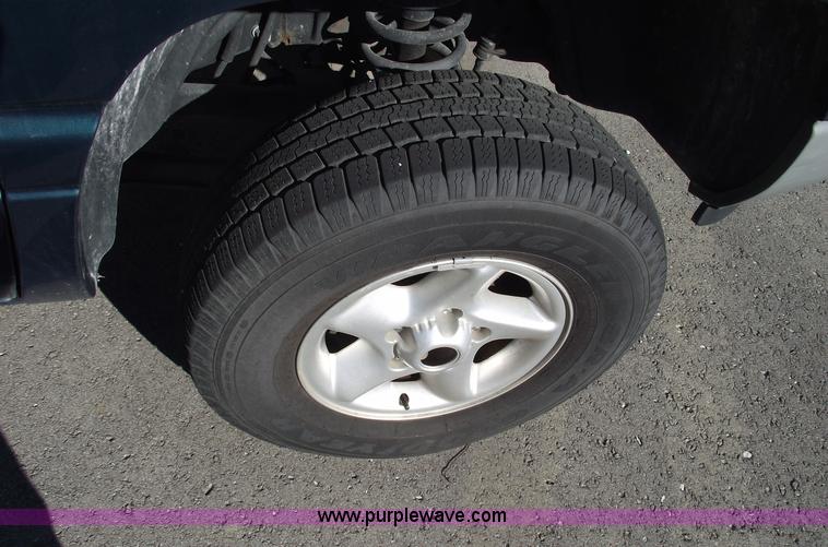 image for item E9541 1998 Dodge 1500 Laramie SLT 4x4 pickup truck