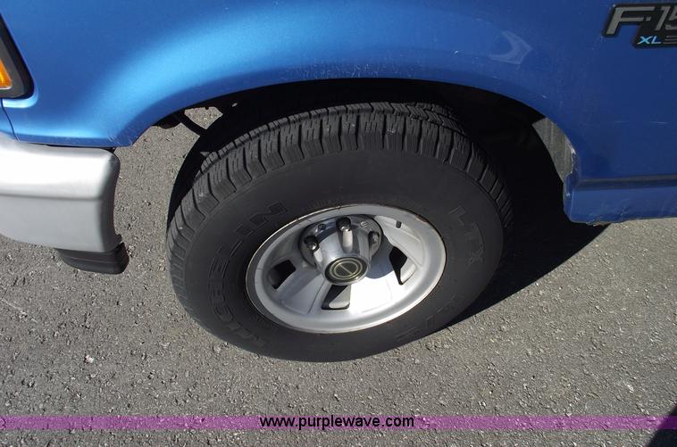 image for item E9542 1995 Ford F150 Eddie Bauer/XL