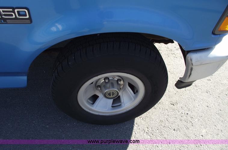 image for item E9542 1995 Ford F150 Eddie Bauer/XL