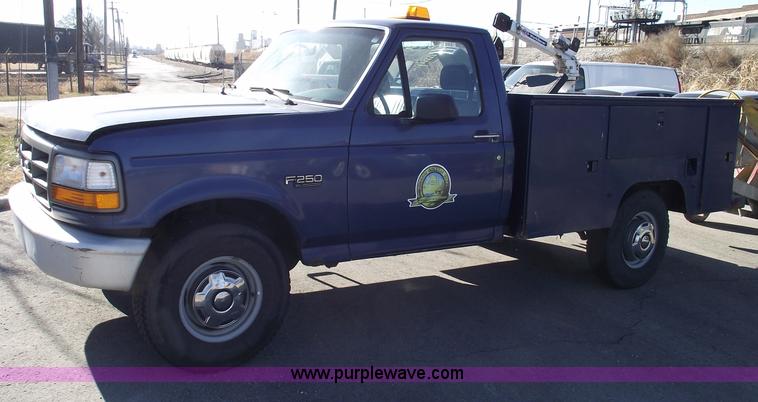 image for item E9543 1995 Ford F250 XL/XLT  service truck