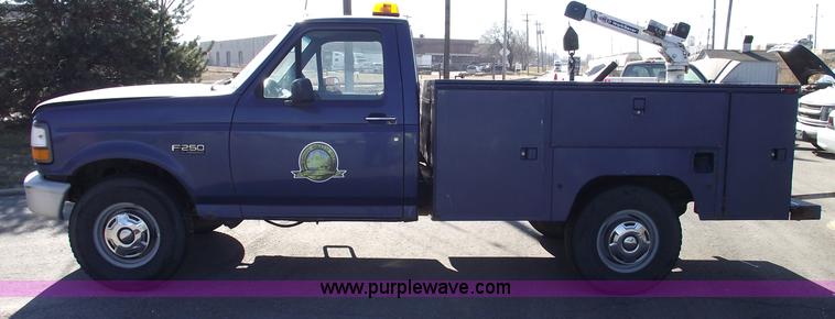 image for item E9543 1995 Ford F250 XL/XLT  service truck