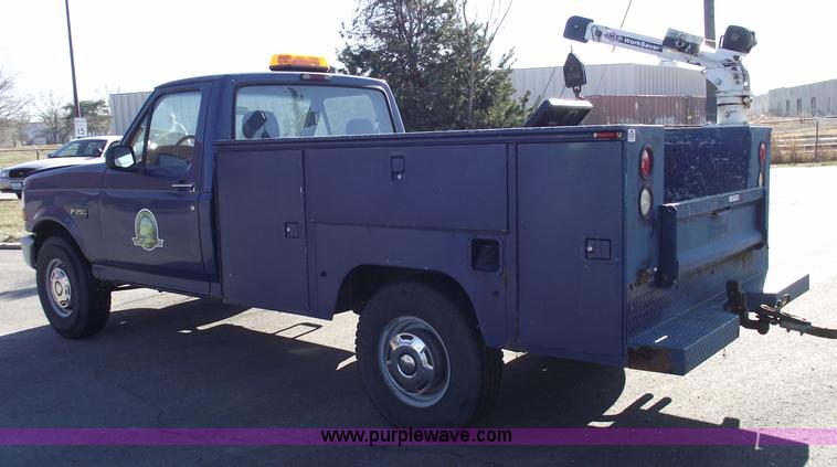image for item E9543 1995 Ford F250 XL/XLT  service truck