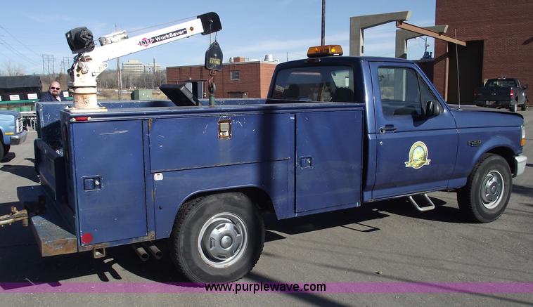 image for item E9543 1995 Ford F250 XL/XLT  service truck